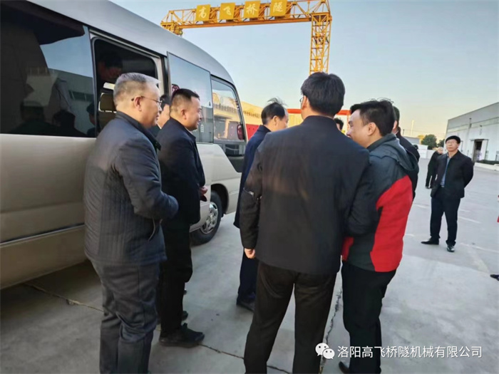 熱烈歡迎省政府參事、省工信廳原廳長李濤一行蒞臨高飛橋隧調研指導 熱烈歡迎省政府參事、省工信廳原廳長李濤一行蒞臨高飛橋隧調研指導
