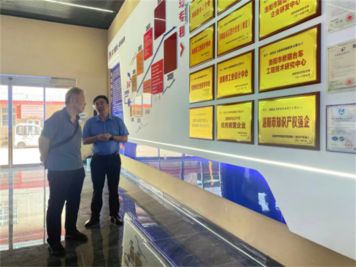 熱烈歡迎中國土木工程協會隧道及地下工程分會名譽董事長郭陜云蒞臨高飛股份考察調研 熱烈歡迎中國土木工程協會隧道及地下工程分會名譽董事長郭陜云蒞臨高飛股份考察調研