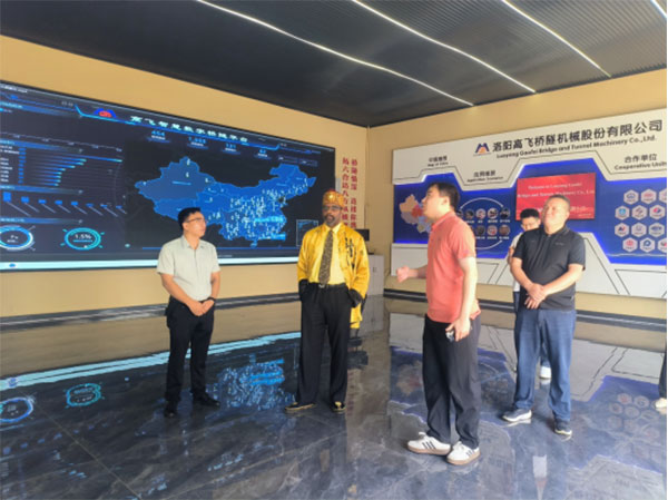 非洲客戶到高飛股份參觀考察