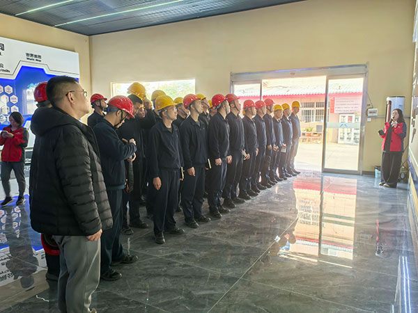 熱烈歡迎某部建筑施工單位一行到公司開(kāi)展鋼模臺(tái)車技術(shù)交流